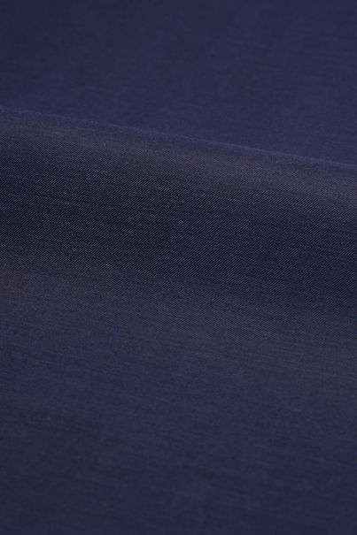 Mørkeblå strygefri business-skjorte