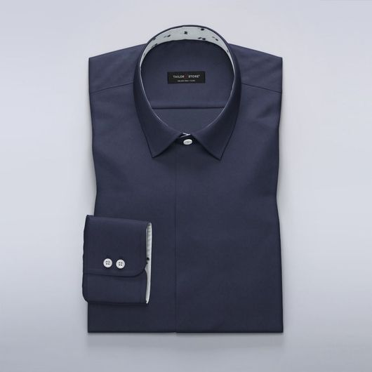 Satengskjorte med mørkt kirsebærprint på kontraststoffet