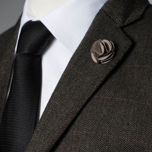 Beige jakkeslagsnål