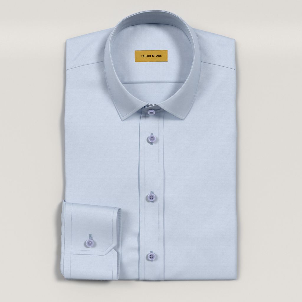 Hellblaues Oxford-Hemd mit blauen Knöpfen