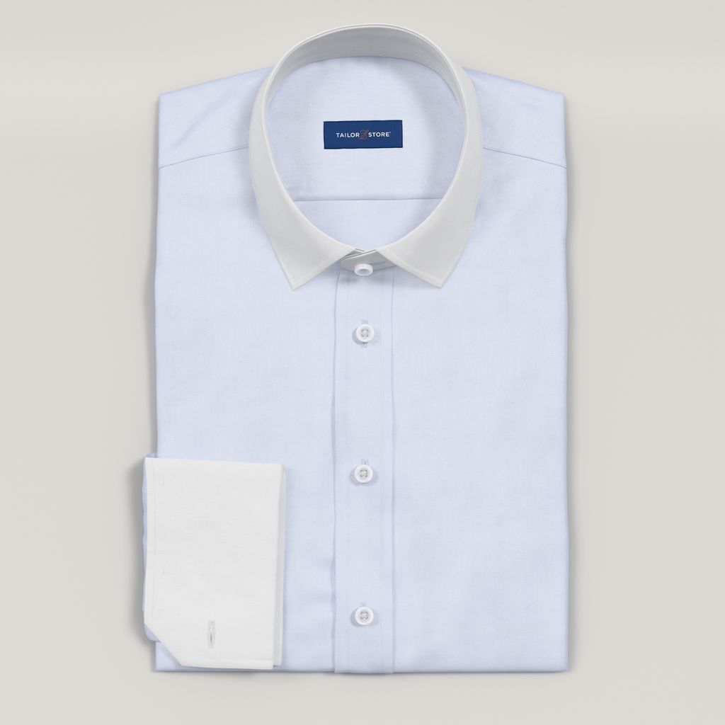 Chemise en sergé bleu clair sans repassage, avec col et poignets blancs contrastés