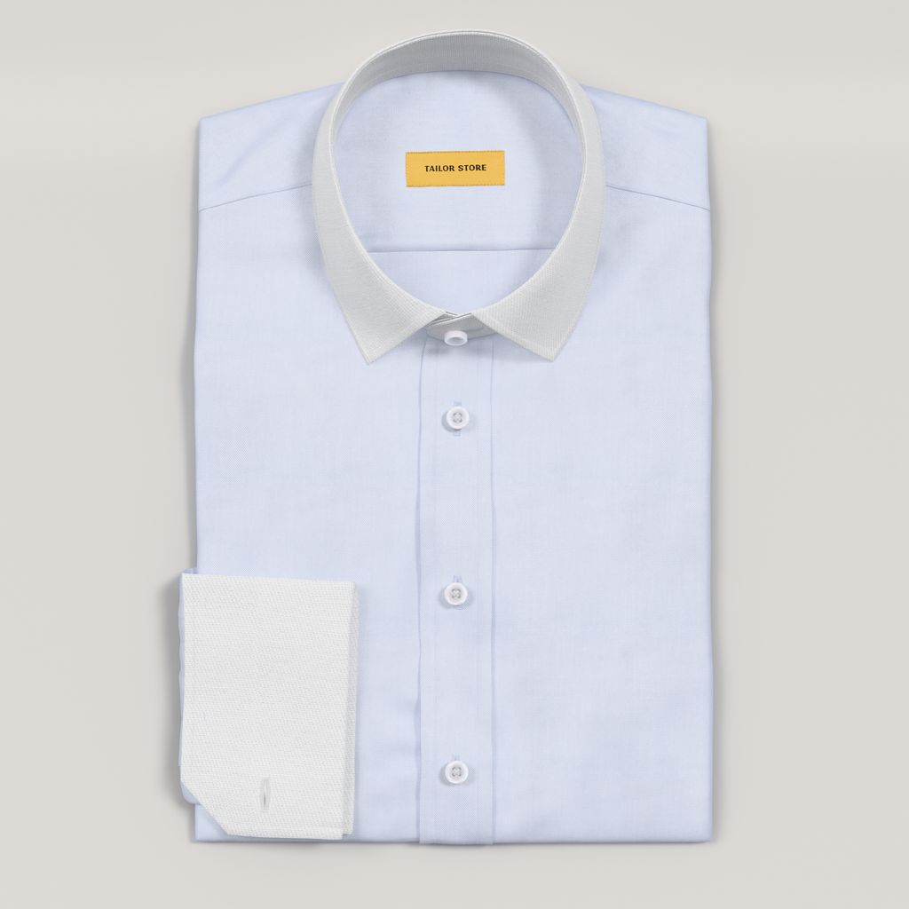 Lyseblå skjorte i twill som er strykefri, med hvit kontrastkrage og mansjetter