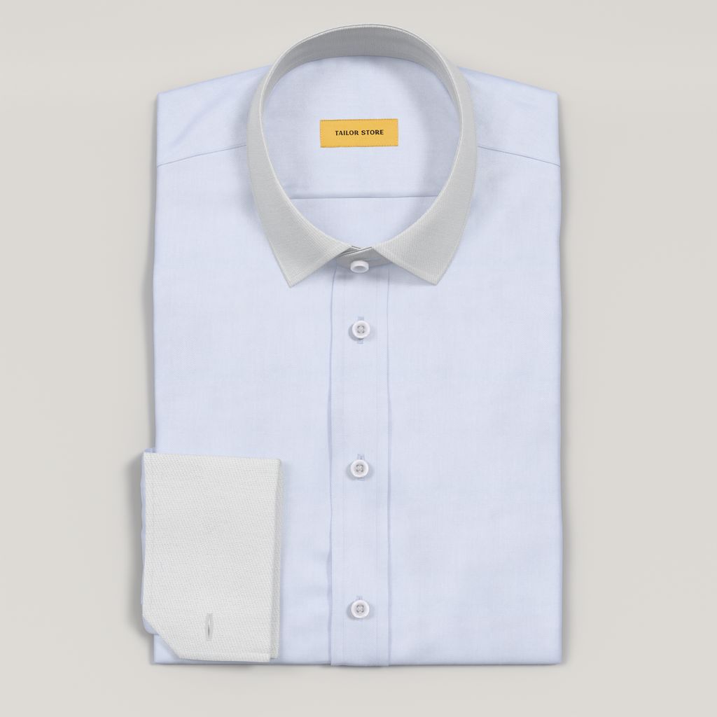 Ljusblå, strykfri skjorta i twill med vit kontrastkrage och manschetter