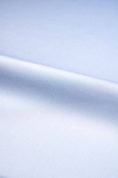 Hellblaues bügelfreies Businesshemd