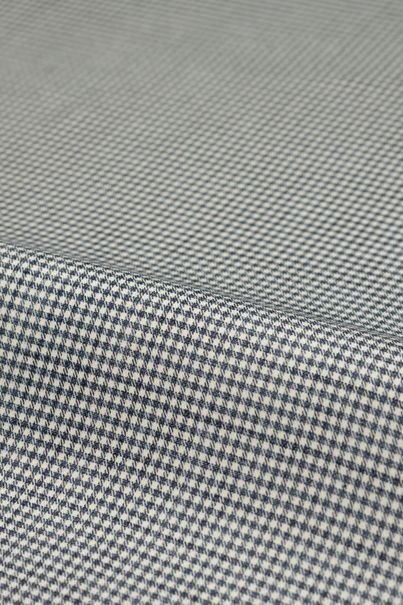 Gingham patterned flannel shirt in ivory and navy