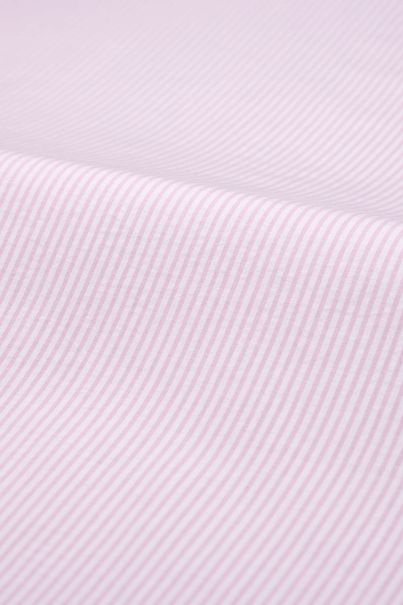 Chemise resort sur mesure en seersucker rayé rose pâle