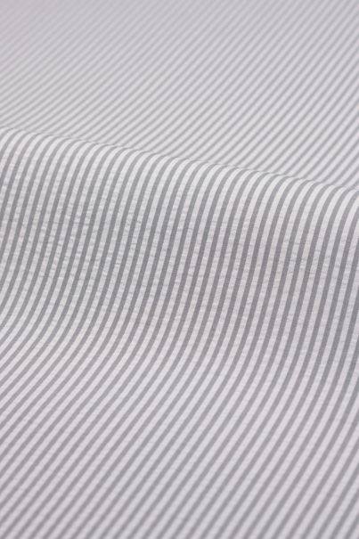 Chemise en seersucker rayée gris clair
