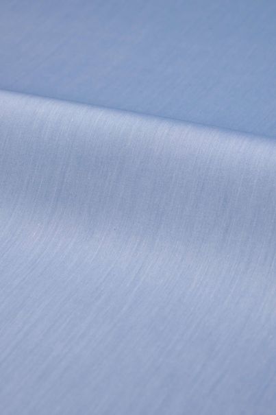Chemise en sergé bleu clair facile à repasser