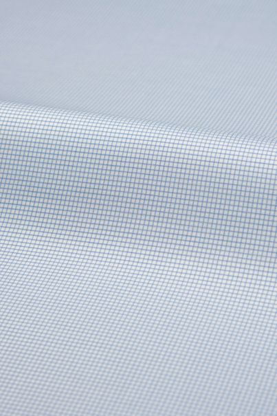 Maßgeschneidertes hellblaues Baumwollhemd mit kleinem Karomuster für Männer 