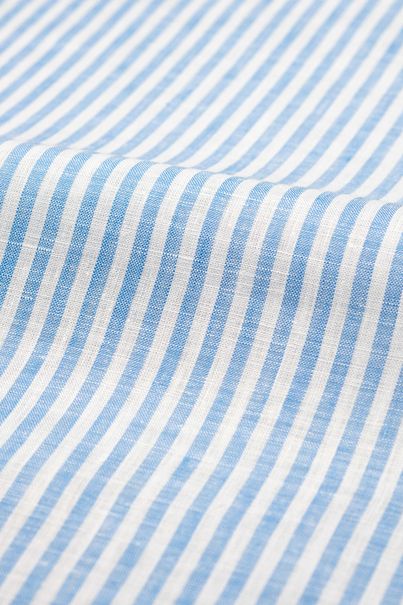 Chemise en lin bleu moyen à rayures, à manches courtes