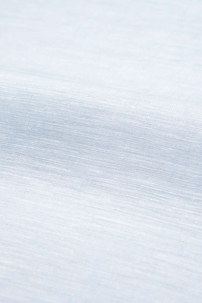 Chemise en lin bleu clair à manches courtes