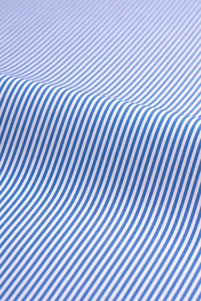 Mittelblau gestreiftes Business-Hemd