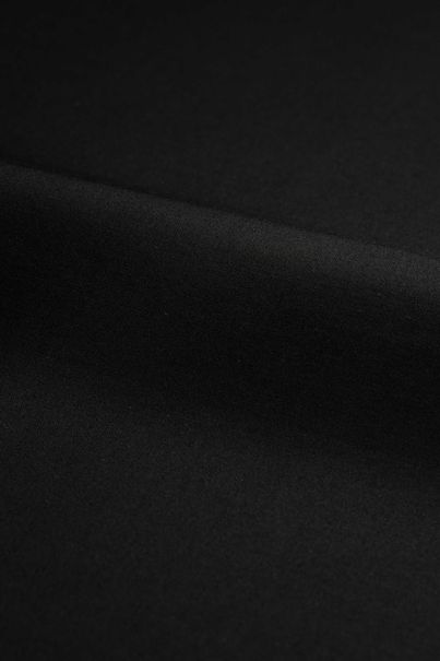 Stretchy vicar shirt in classic finely woven twill