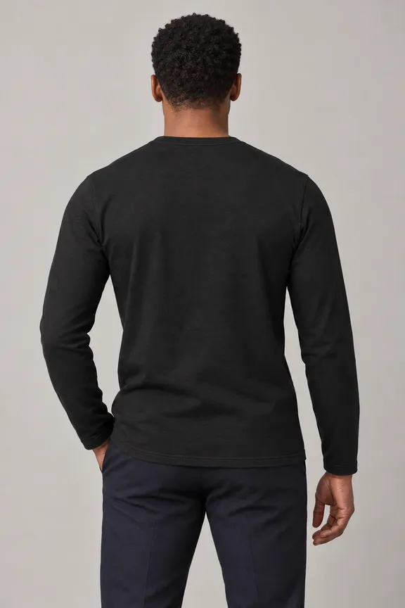 catalog/15224_tshirt_long_sleeve_henley_stitched_fabric_4639_model_002_pose_005_tshirt_regular_material_cotton_jersey_bg_11_nopocket_untucked_e3g1h1_upper_body_back.png
