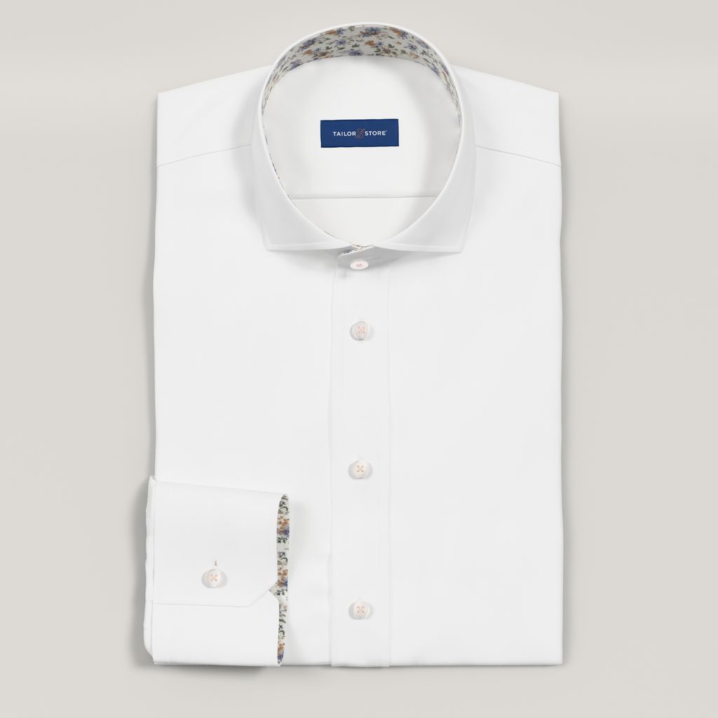 Chemise en sergé blanc avec motif floral violet contrasté