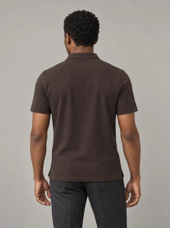 14262-grindlays-dark-brown-polo_short_sleeve_polo_collar_two_buttons_fabric_4652_model_038_pose_013_polo_regular_material_pima_pique_bg_11_nopocket_untucked_e0g0h0_upper_body_back.png