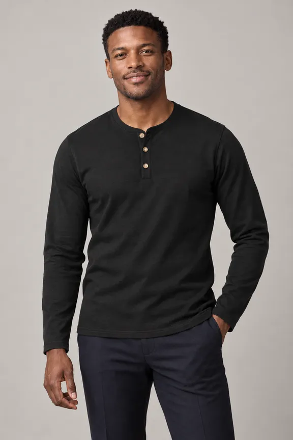 catalog/15224_tshirt_long_sleeve_henley_stitched_fabric_4639_model_002_pose_005_tshirt_regular_material_cotton_jersey_bg_11_nopocket_untucked_e3g1h1_upper_body_front.png