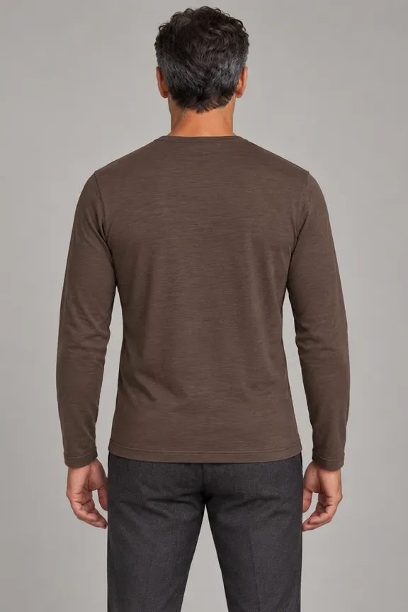 catalog/15524_tshirt_long_sleeve_crew_neck_stitched_fabric_5085_model_037_pose_003_tshirt_regular_material_merino_knit_bg_11_nopocket_untucked_e4g2h1_upper_body_back.png