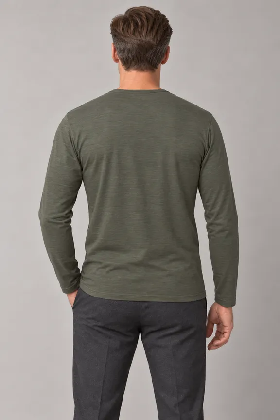 catalog/15763_tshirt_long_sleeve_crew_neck_stitched_fabric_5150_model_025_pose_008_tshirt_regular_material_merino_knit_bg_11_nopocket_untucked_e3g1h1_upper_body_back.png