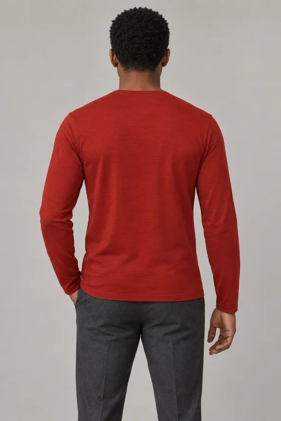 catalog/15765_tshirt_long_sleeve_crew_neck_stitched_fabric_5152_model_038_pose_005_tshirt_regular_material_merino_knit_bg_11_nopocket_untucked_e1g1h1_upper_body_back.png